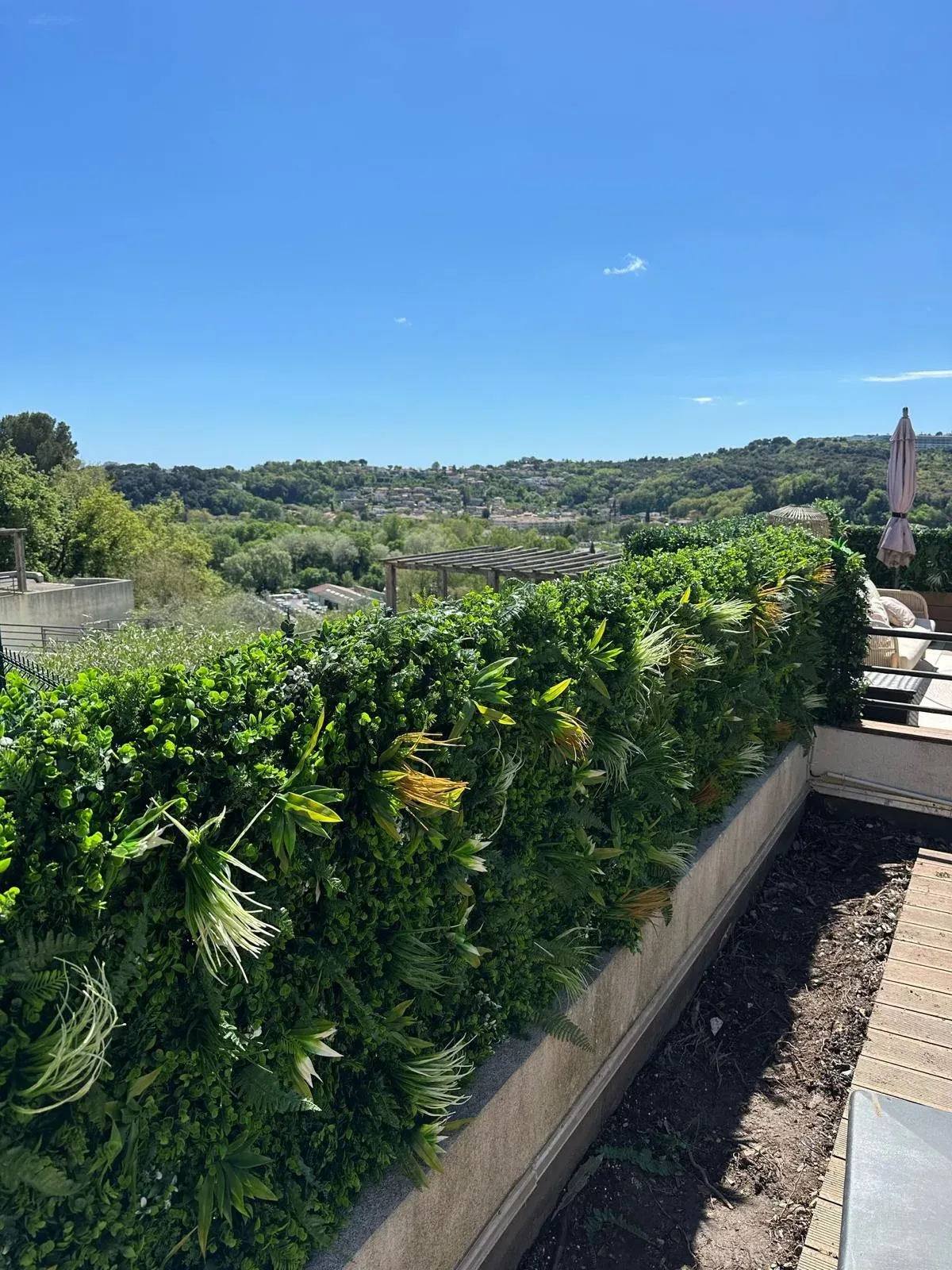 Plantes artificielles sur terrasse privée à Cagnes-sur-Mer