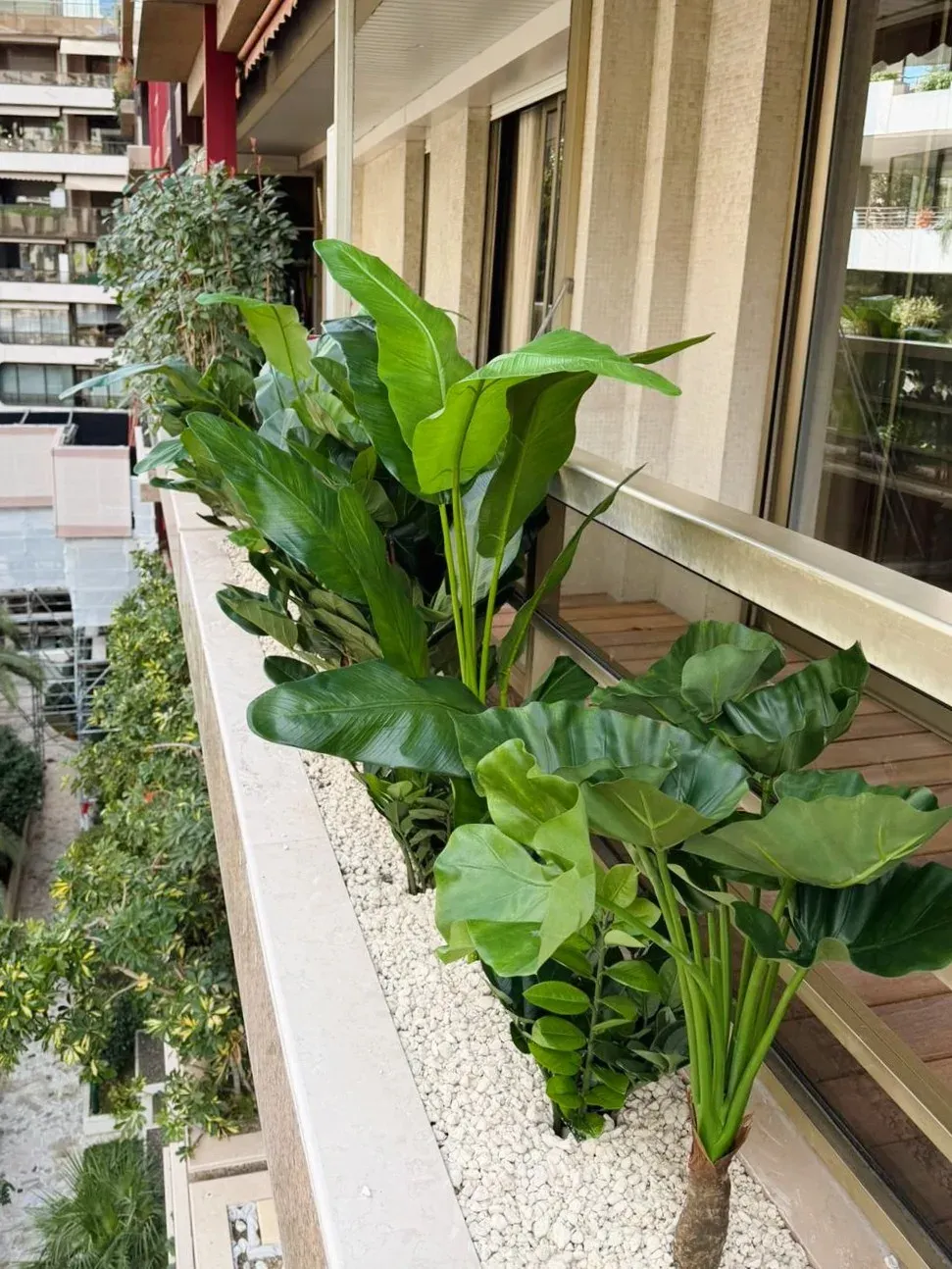 Composition de plantes artificielles haut de gamme, intérieur privé Monaco