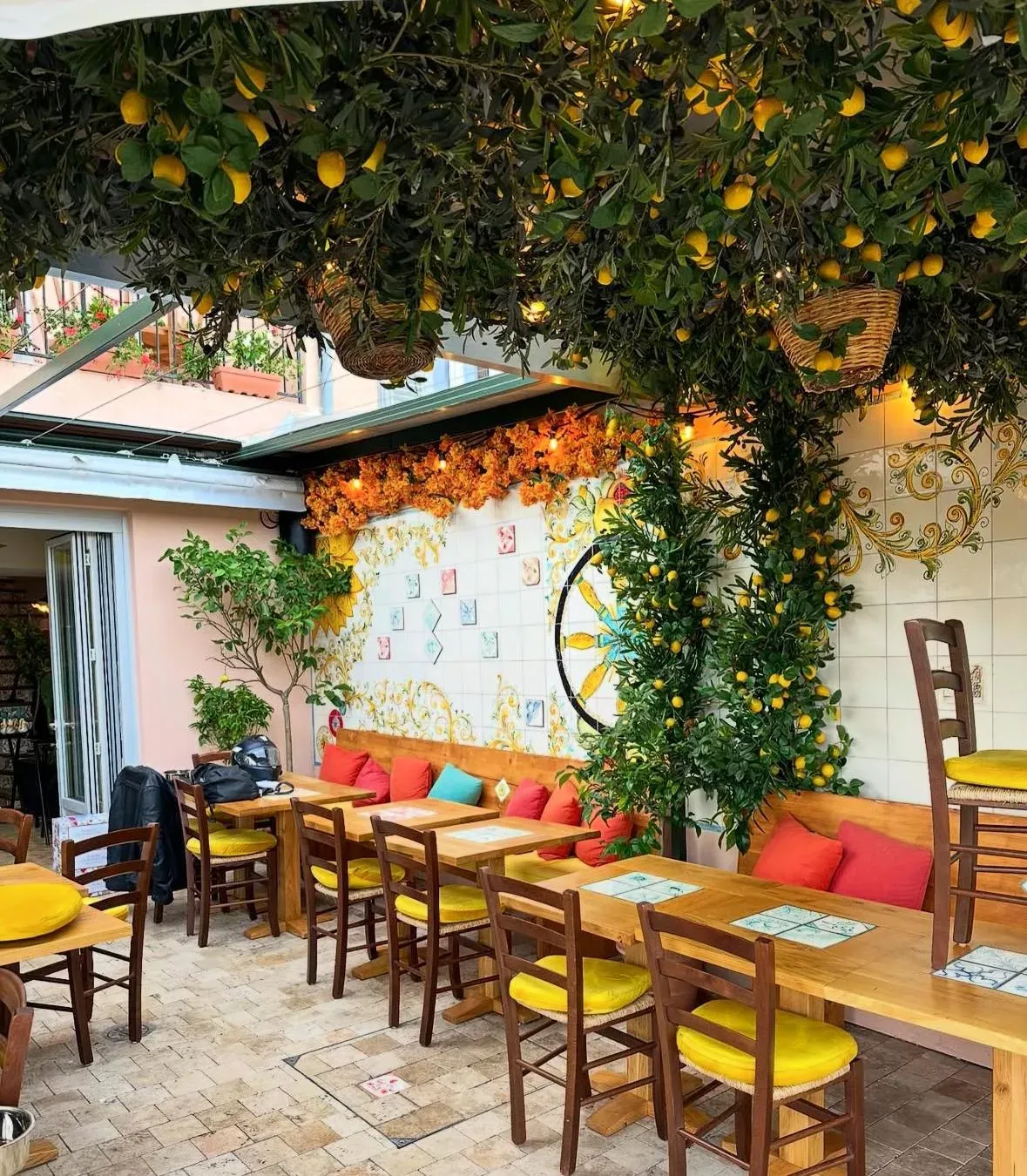 Décoration intérieure florale artificielle du restaurant Citron