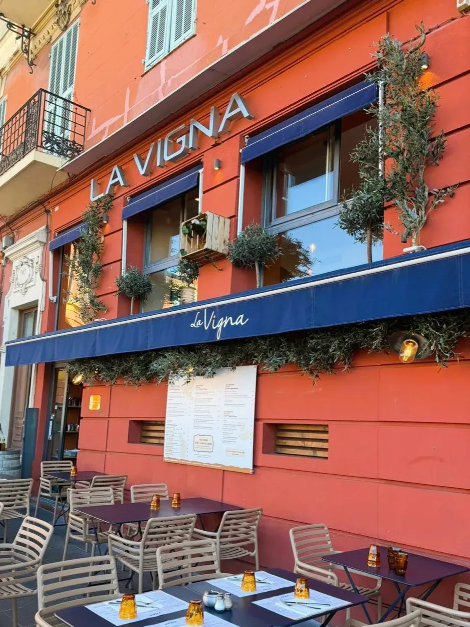 Mur végétal artificiel au restaurant La Vigna à Nice