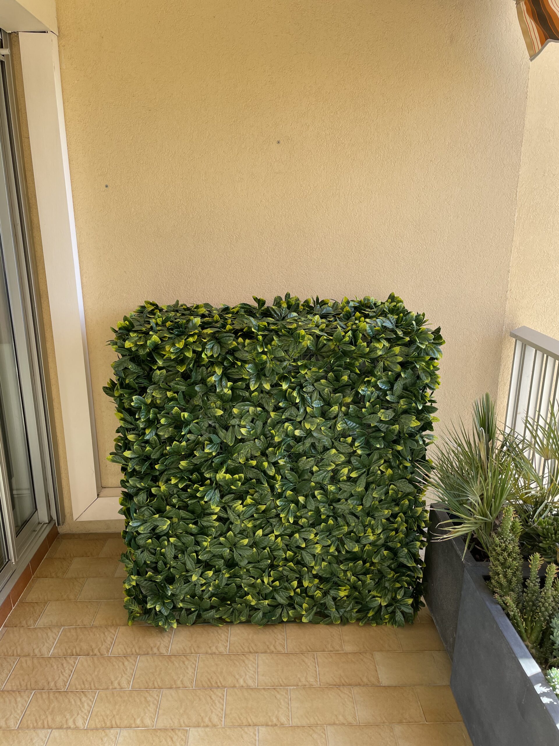 Cache-climatiseur végétal