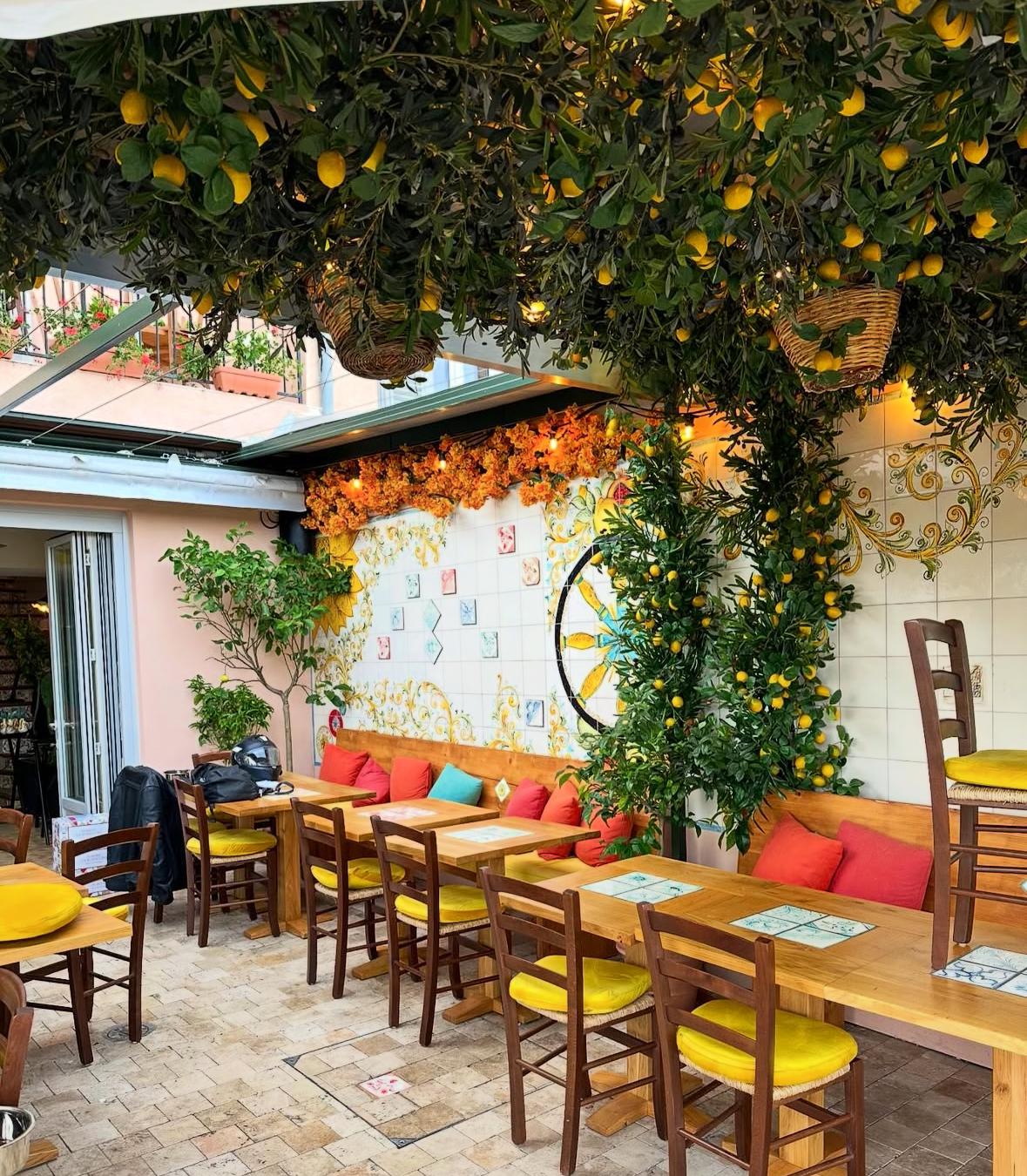 Restaurant Citron Décoration Interieure - décoration florale artificielle pour façades, vitrines et restaurants